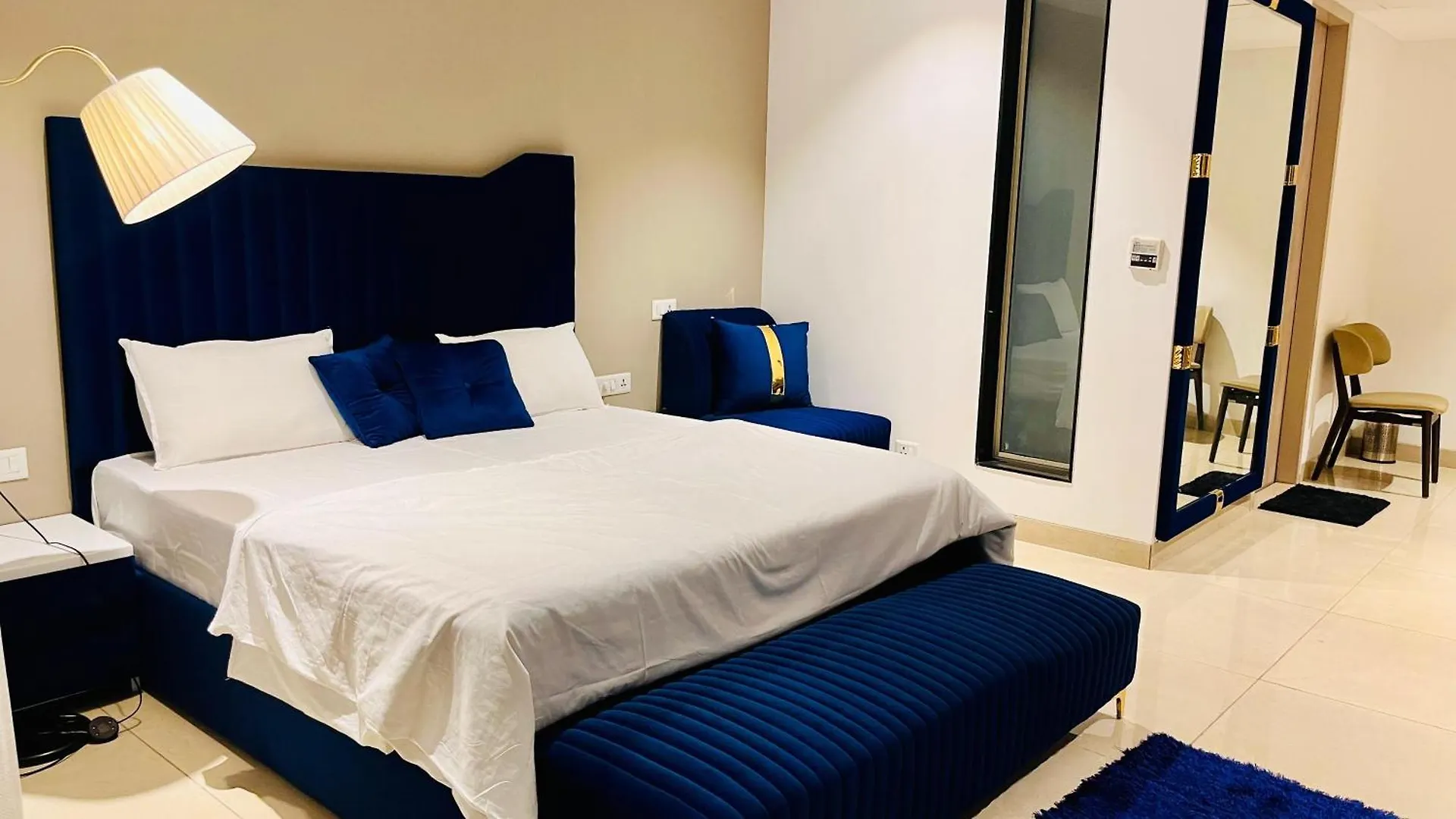 Luxury Studios Key 9 Gurgaon 0*,  Indie